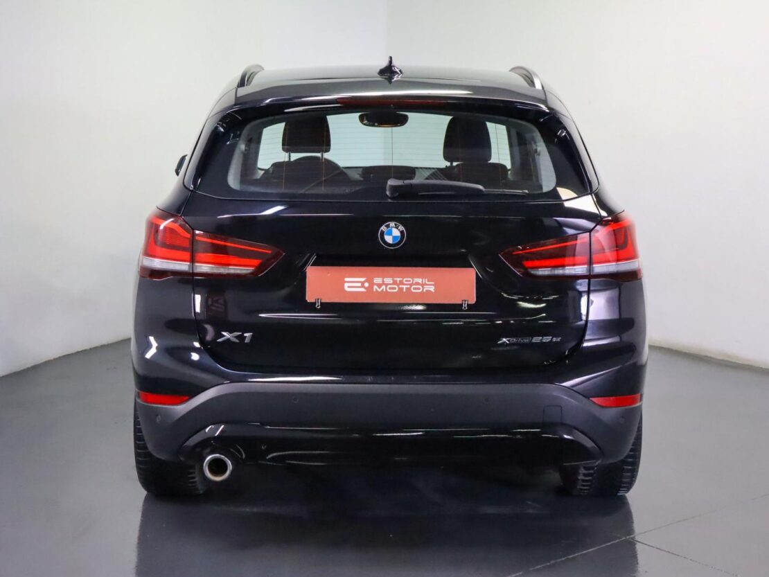 BMW X1 xDrive25e Business Advantage 4