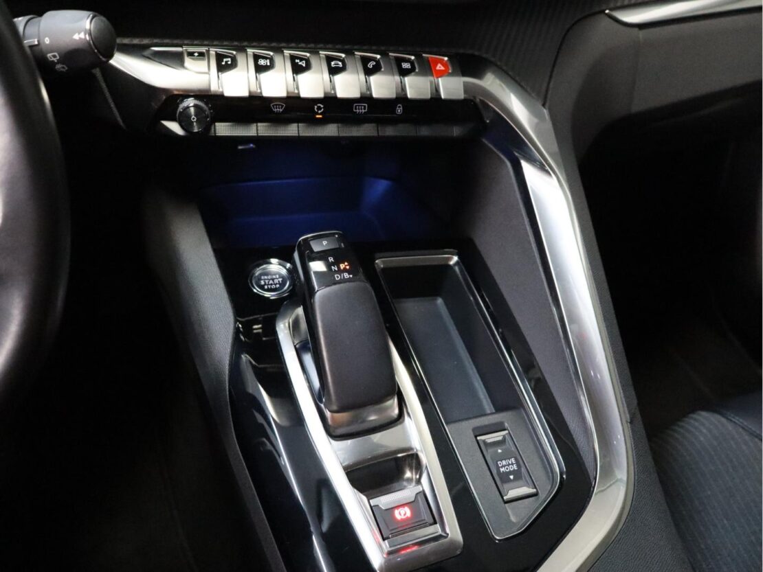Peugeot 3008 1.6 Hybrid Allure e-EAT8 16