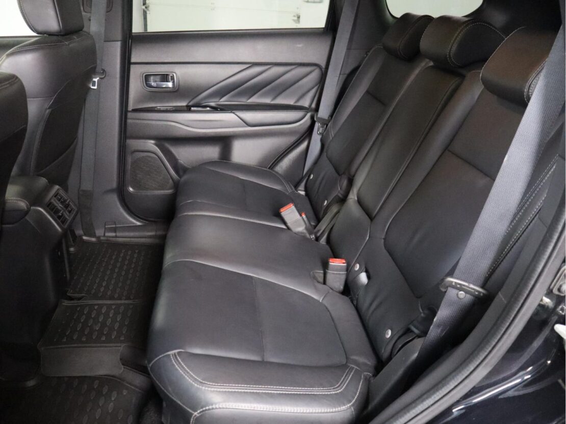 Mitsubishi Outlander 2.4 Mivec PHEV Instyle 7