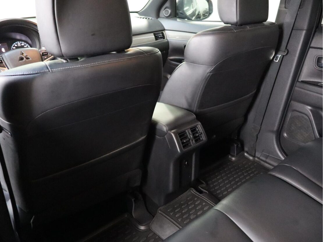 Mitsubishi Outlander 2.4 Mivec PHEV Instyle 18