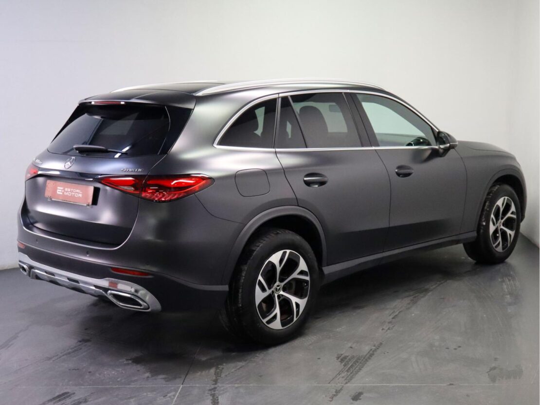 Mercedes Benz GLC 300 de 4MATIC 3