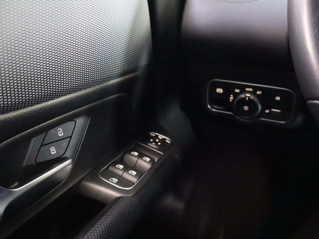 Mercedes Benz GLB 180 d Style 12