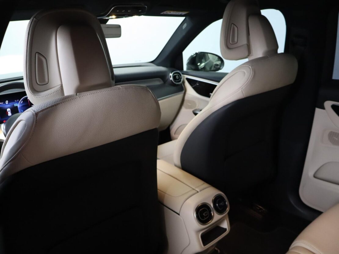 Mercedes Benz GLC 300 de 4MATIC 12