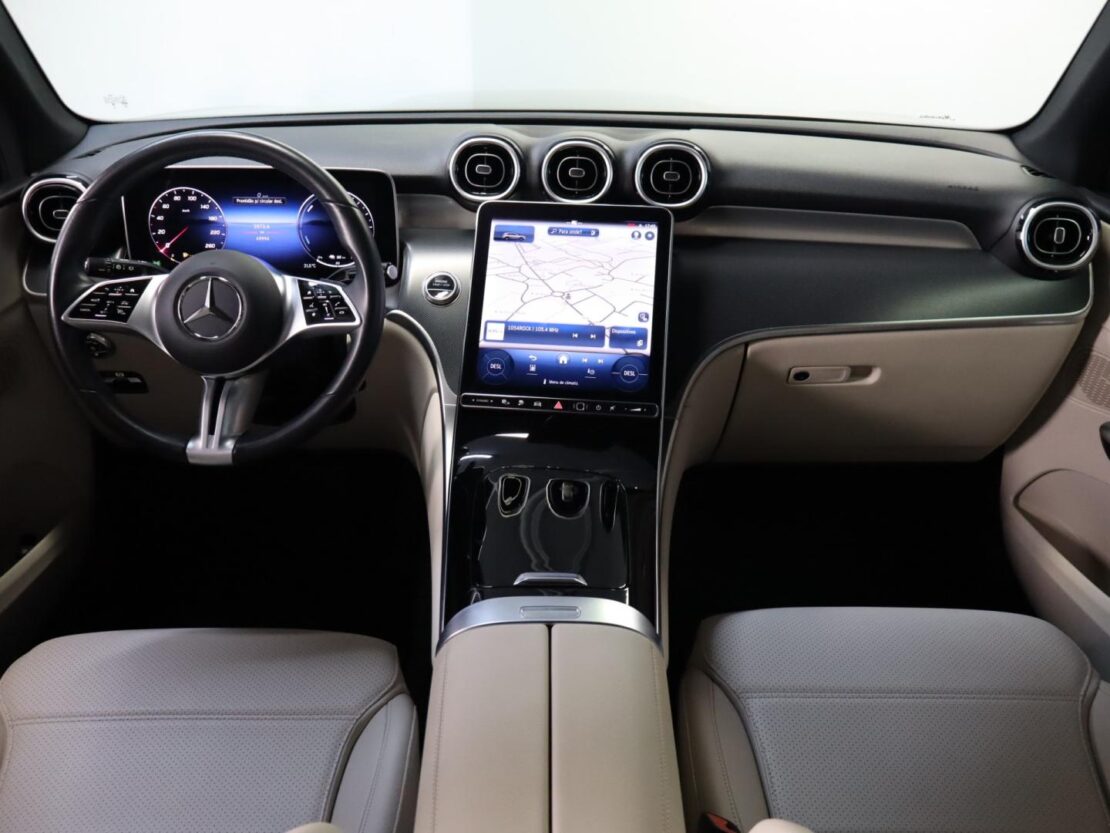 Mercedes Benz GLC 300 de 4MATIC 13