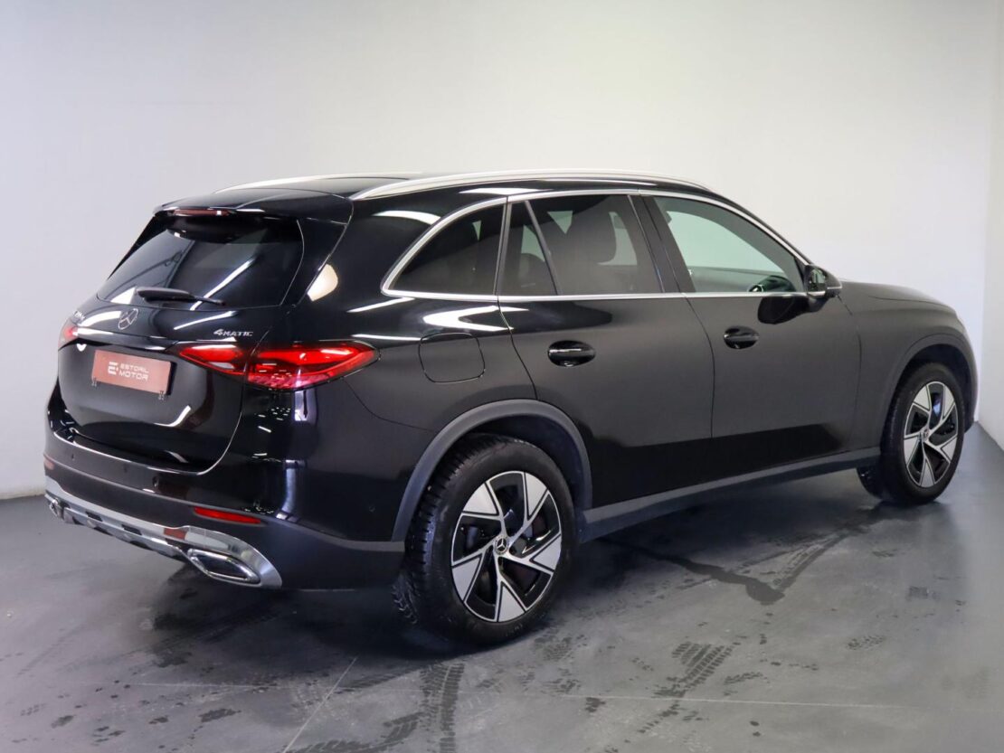 Mercedes Benz GLC 300 de 4MATIC 3