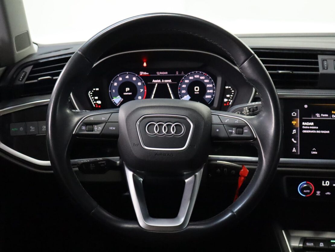 Audi Q3 45 TFSIe S tronic 11