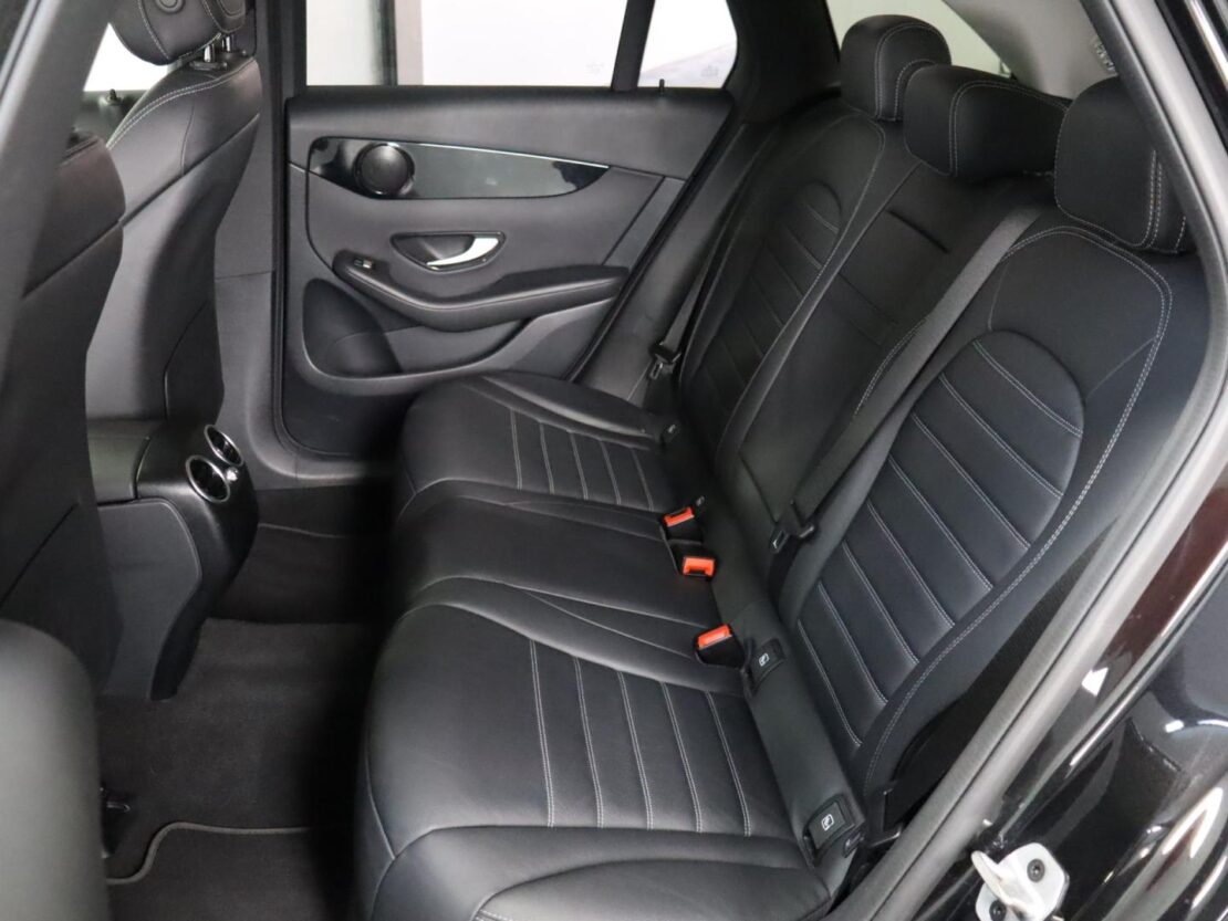 Mercedes Benz GLC SUV 300 e 4MATIC 9