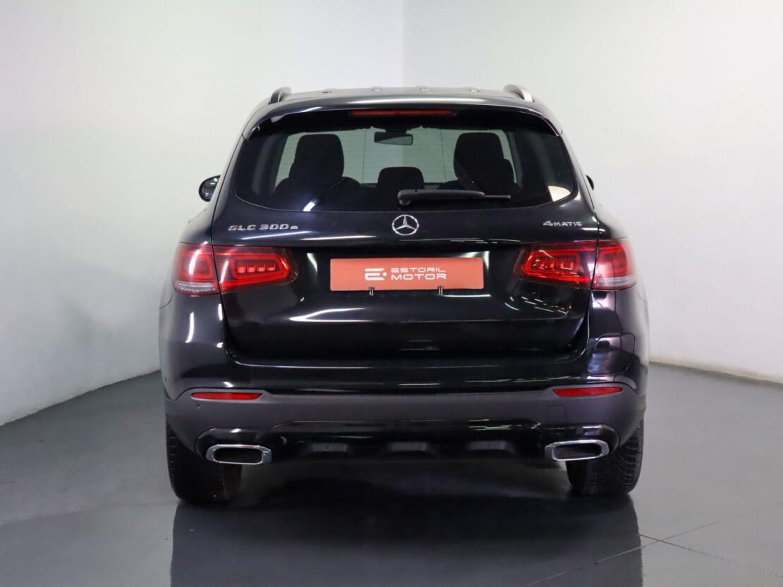 Mercedes Benz GLC SUV 300 e 4MATIC 4