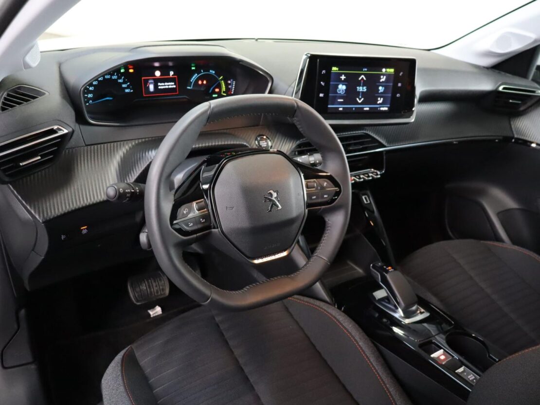 Peugeot 208 Active Versão Eléctrica 8