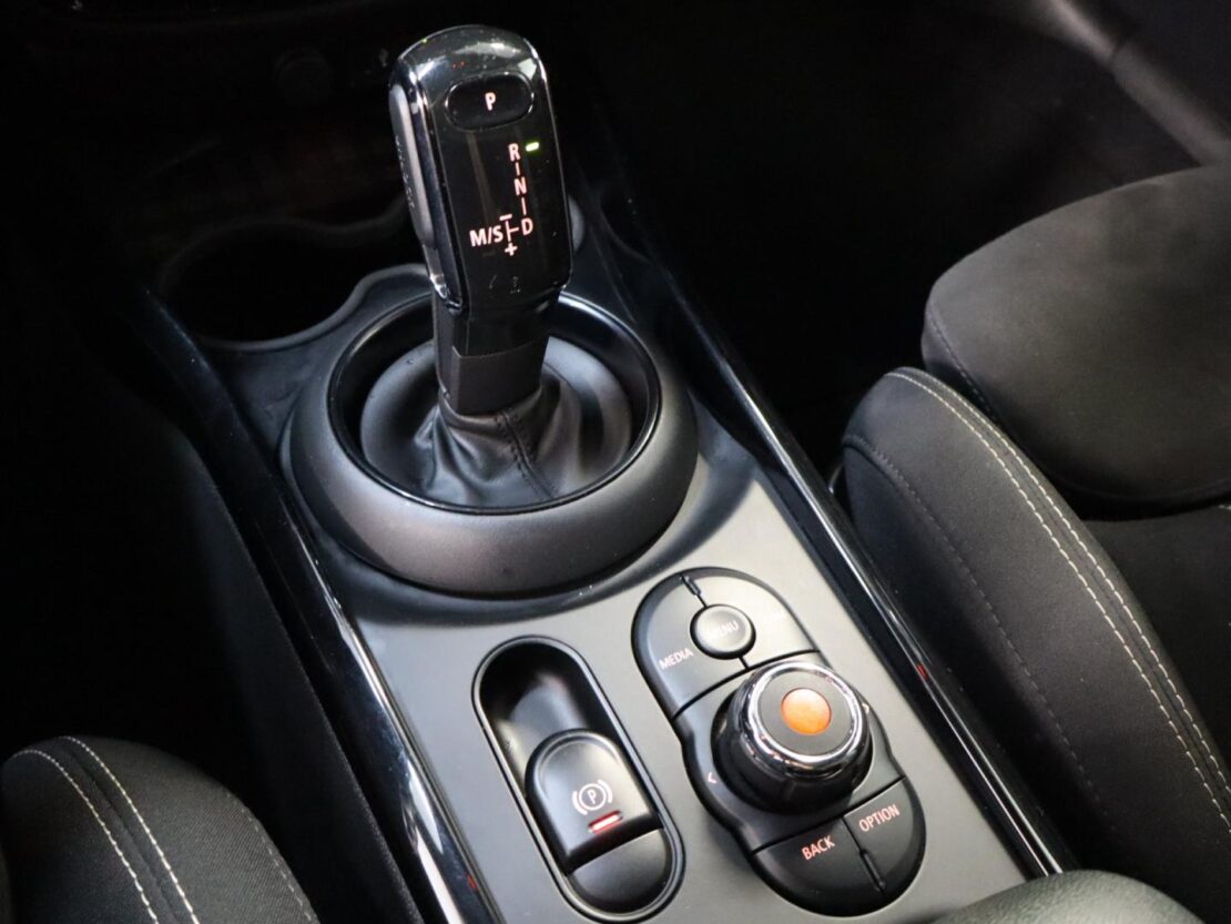 Mini CLUBMAN Cooper D Auto 17