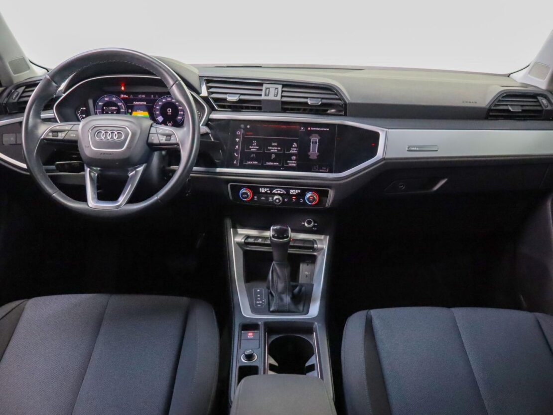 Audi Q3 45 TFSIe S tronic 10