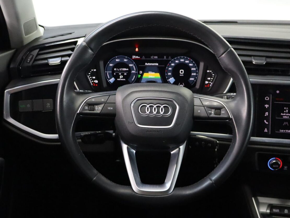 Audi Q3 45 TFSIe S tronic 11