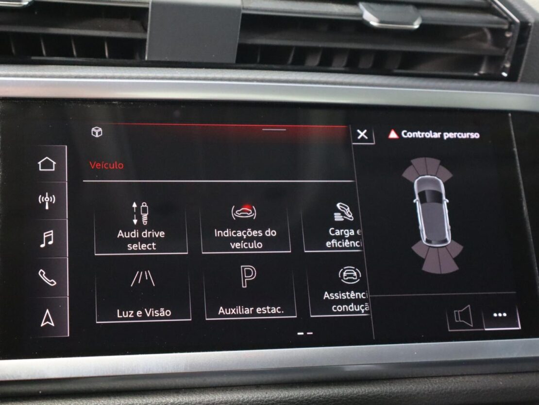 Audi Q3 45 TFSIe S tronic 13