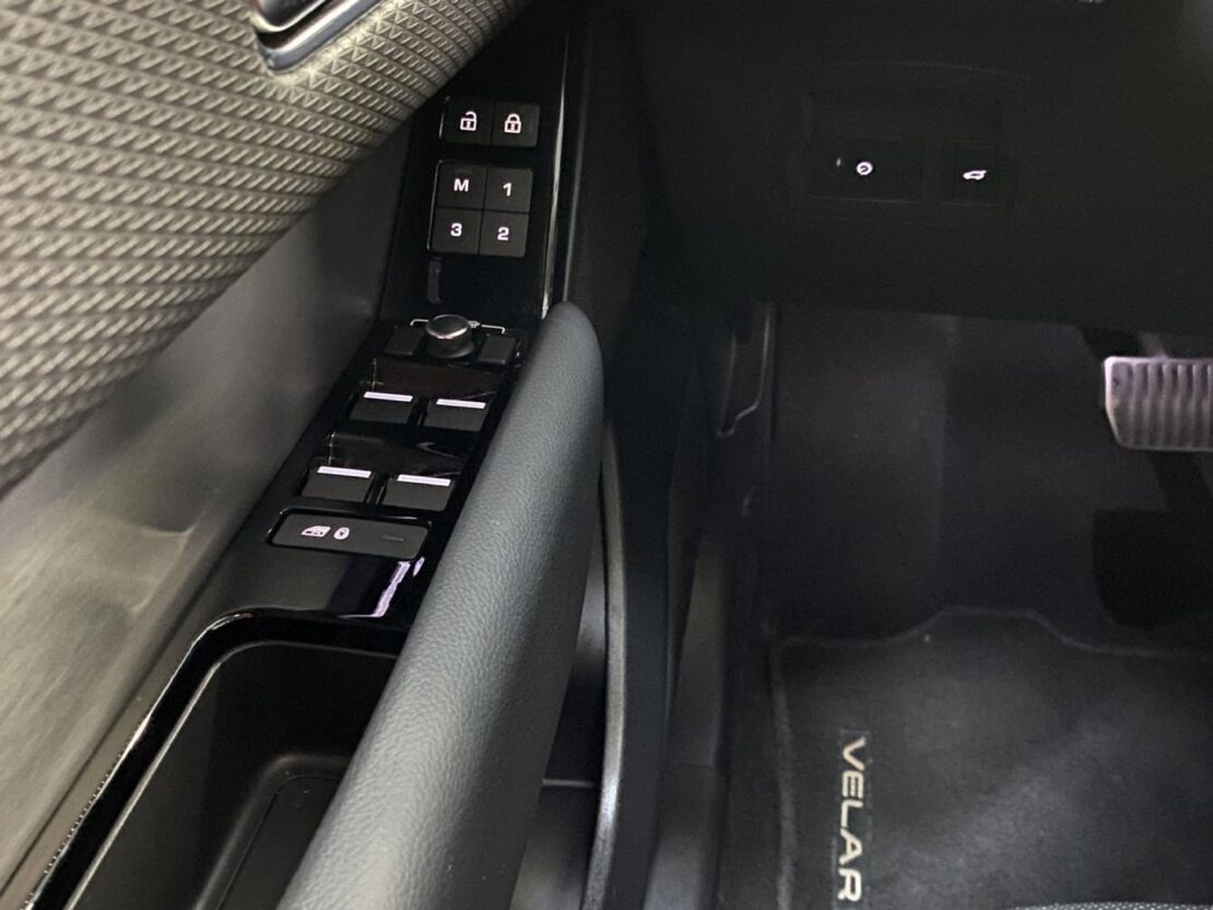 Land Rover Range Rover Velar 2.0 D200 AWD R-Dynamic S 18