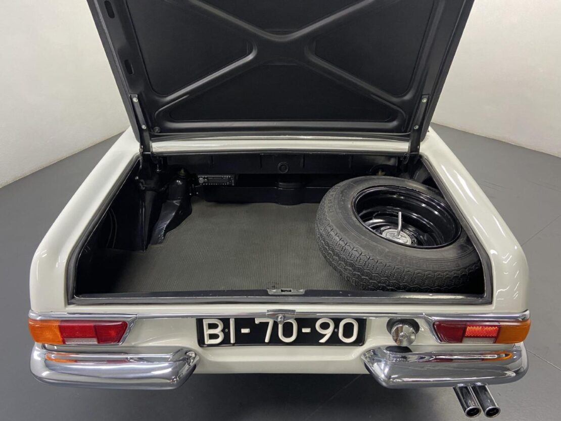Mercedes Benz SL 280 PAGODE 280 SL 7