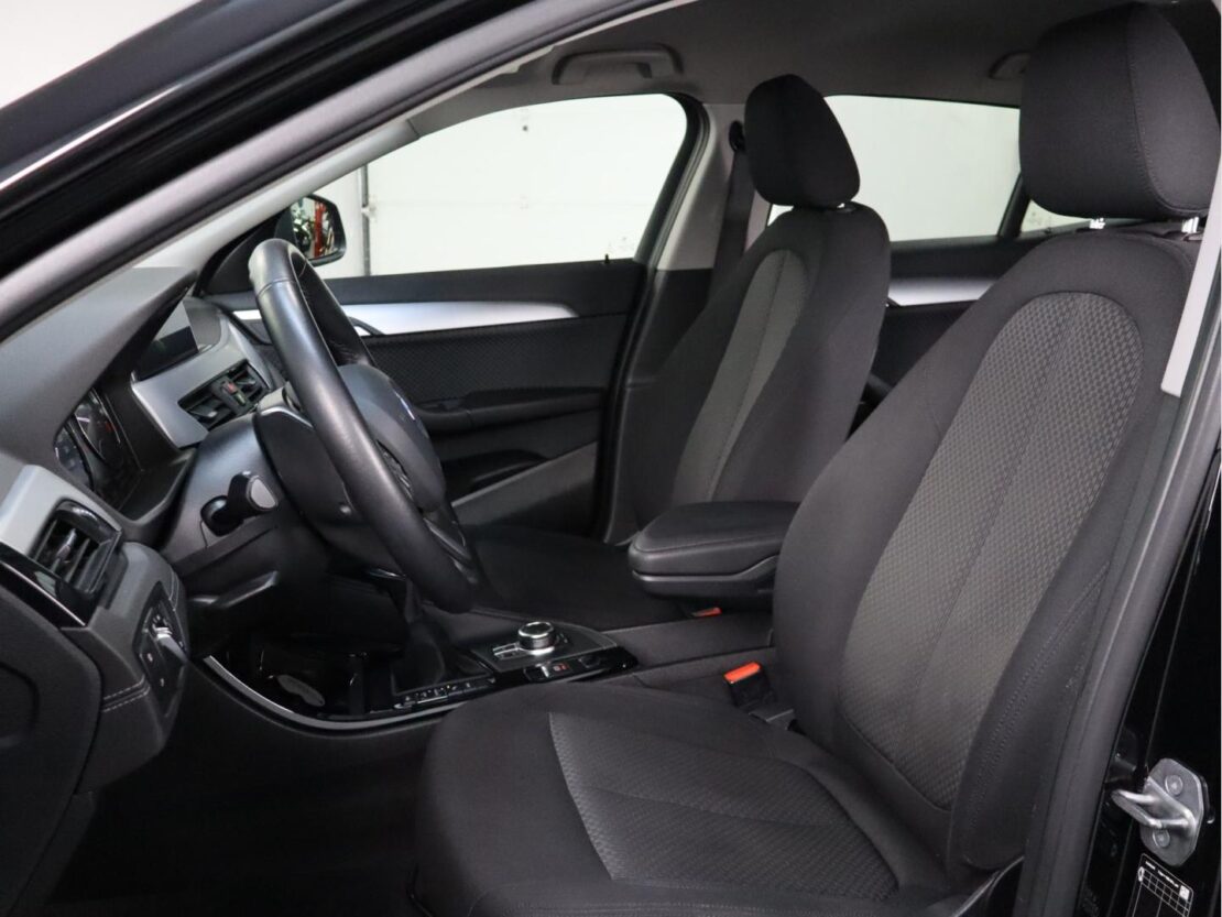 BMW X2 xDrive25e Business X 6