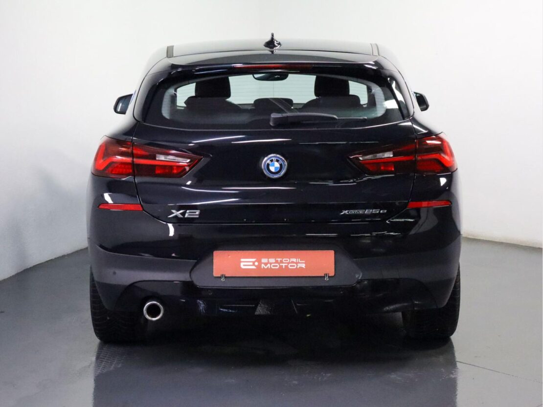 BMW X2 xDrive25e Business X 4