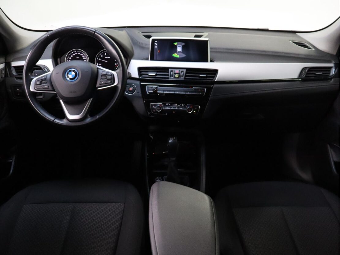 BMW X2 xDrive25e Business X 8