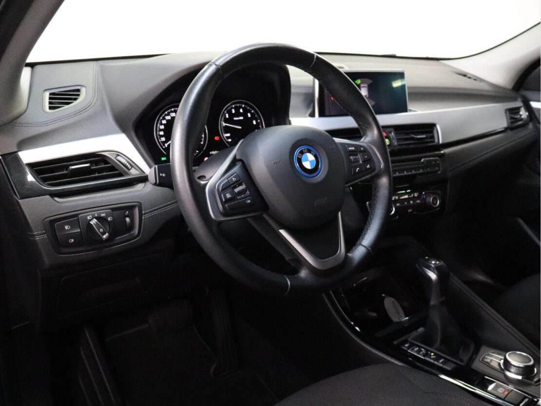 BMW X2 xDrive25e Business X 5