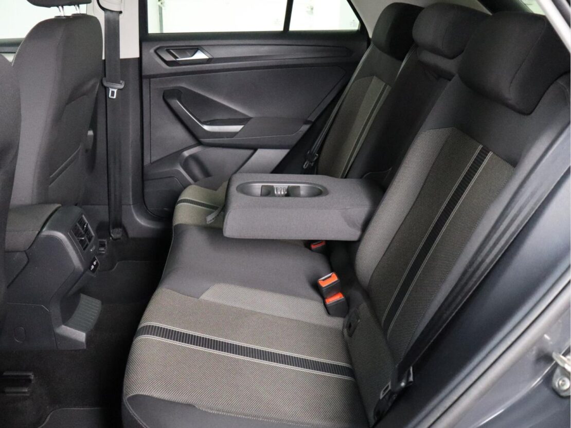 Volkswagen T-Roc 1.6 TDI STYLE 8