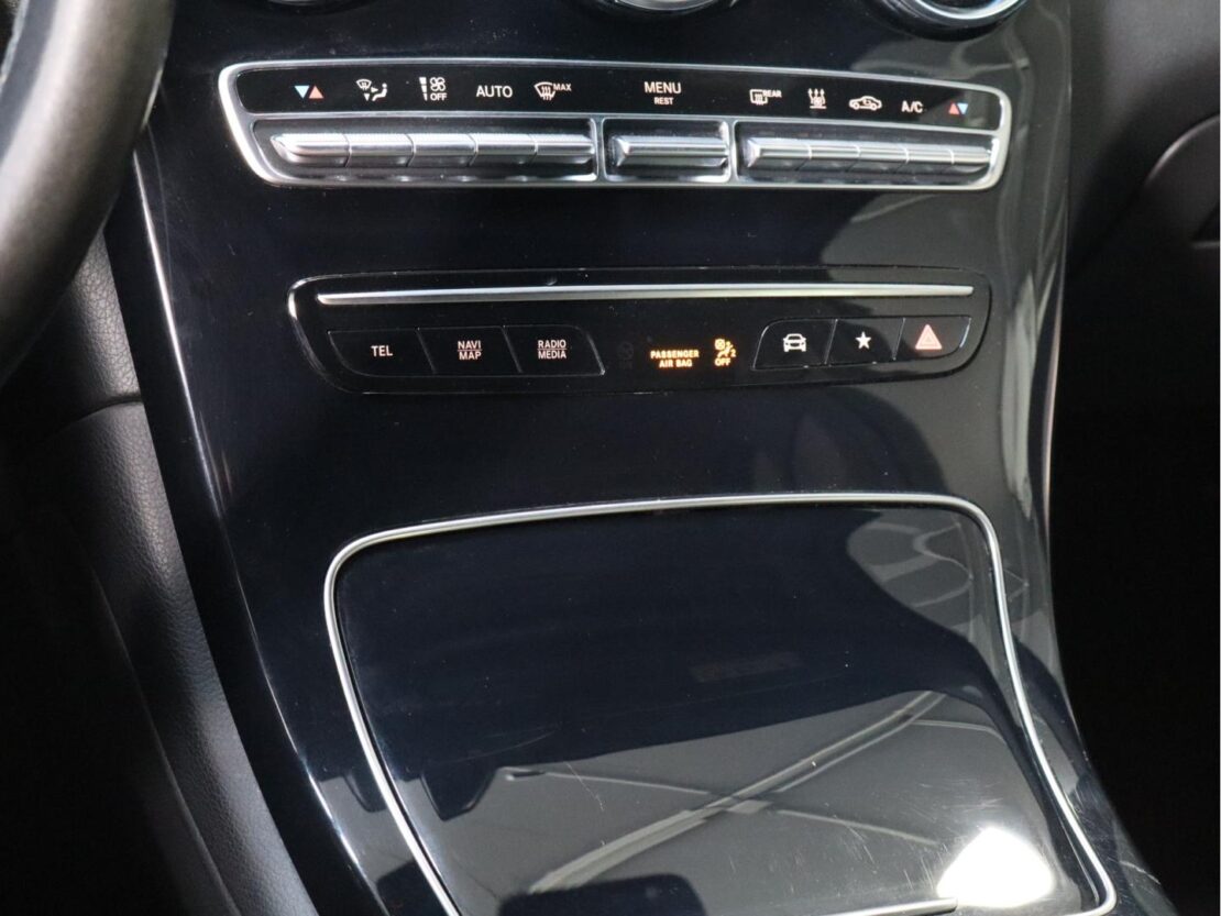 Mercedes Benz GLC SUV 300 e 4Matic 17