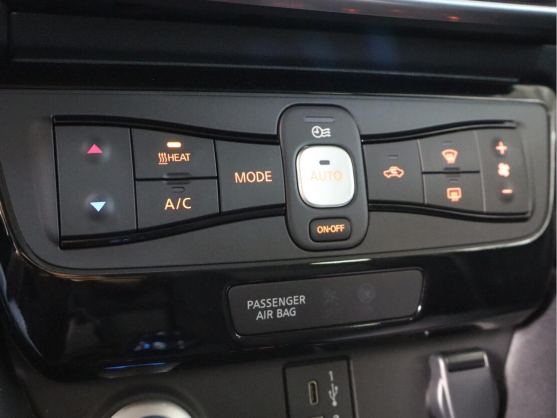 Nissan LEAF N-Connecta 16