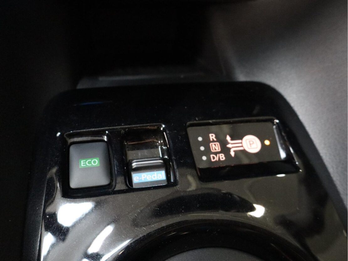 Nissan LEAF N-Connecta 18
