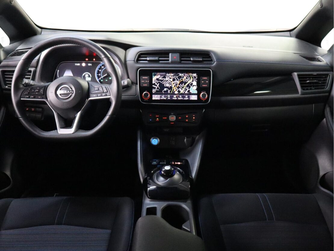Nissan LEAF N-Connecta 10
