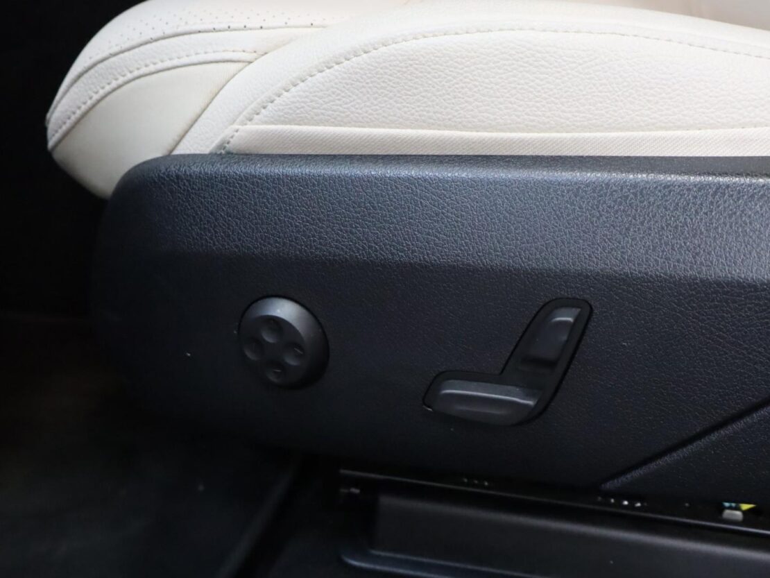 Mercedes Benz GLC 300 de 4MATIC 9
