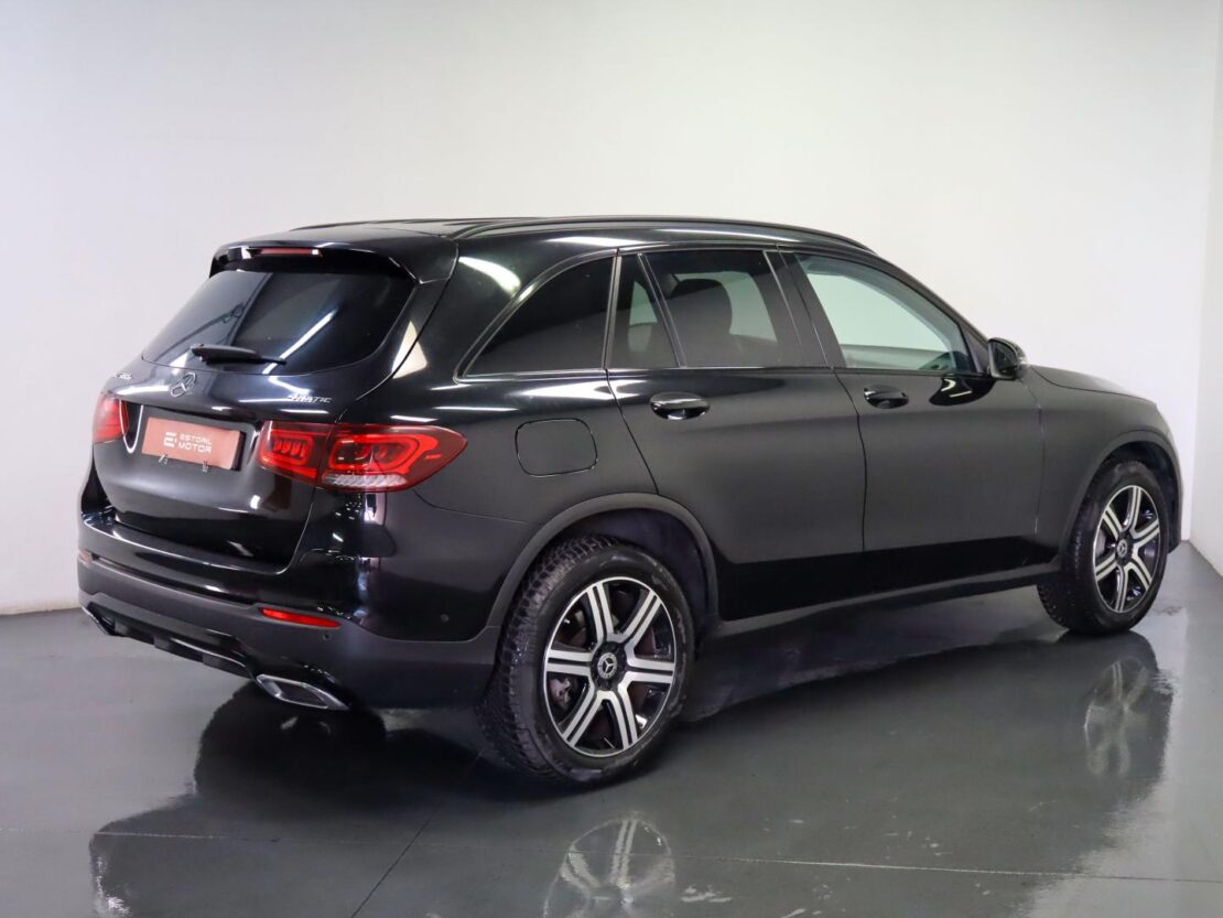Mercedes Benz GLC SUV 300 e 4MATIC 3