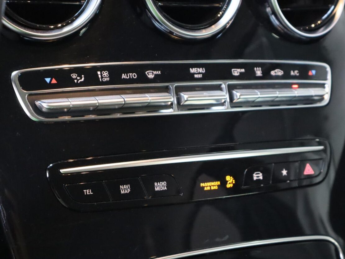 Mercedes Benz GLC SUV 300 e 4MATIC 17