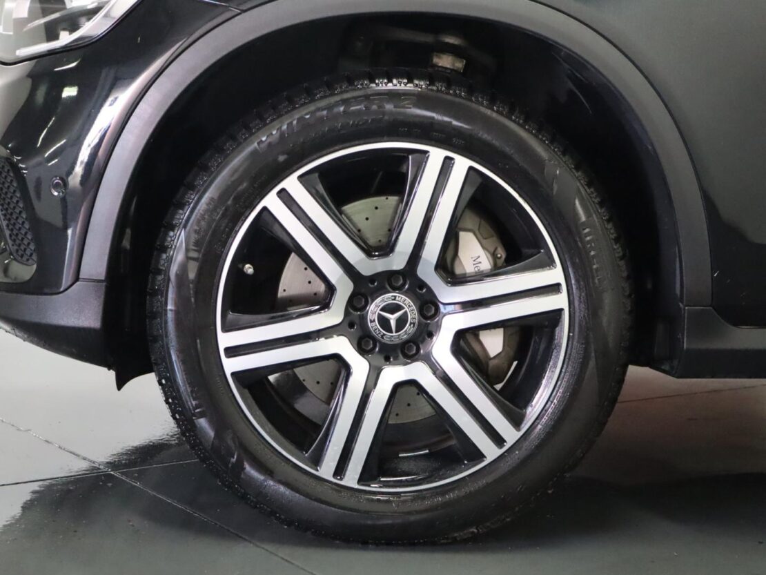 Mercedes Benz GLC SUV 300 e 4MATIC 5