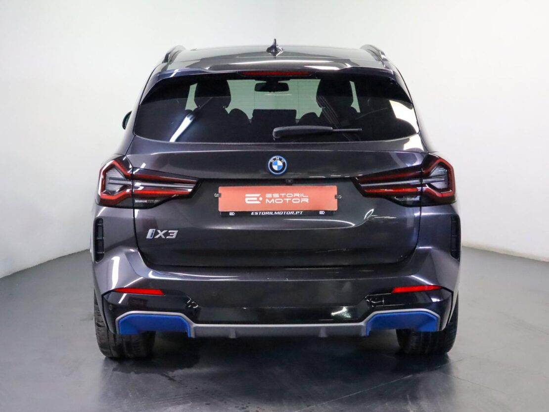BMW iX3 M Sport Impressive 4