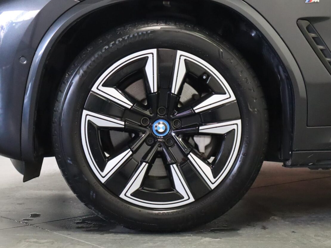 BMW iX3 M Sport Impressive 5