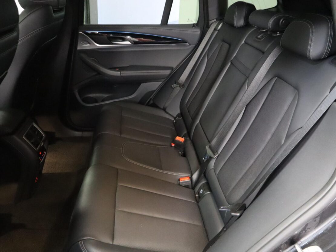 BMW iX3 M Sport Impressive 10