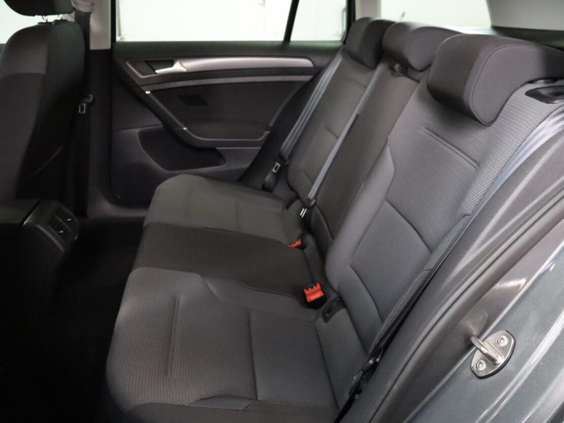 Volkswagen Golf 1.6 TDI  Confortline DSG Variant 8