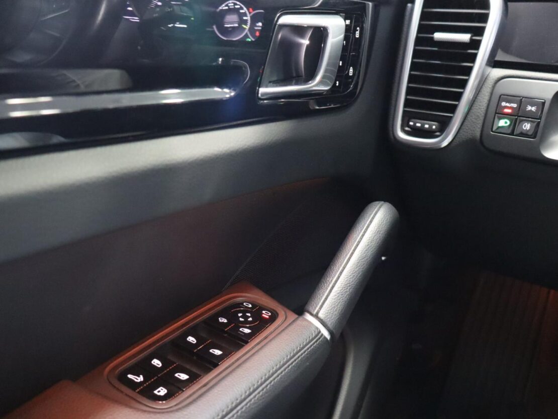 Porsche Cayenne Coupé 3.0 E-Hybrid Coupé 17
