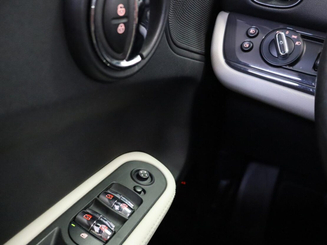 Mini Countryman Cooper D ALL4 Auto 17