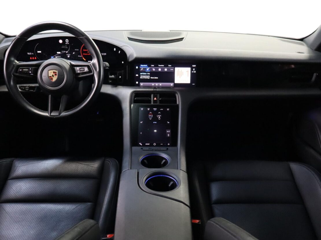 Porsche Taycan Standard 13