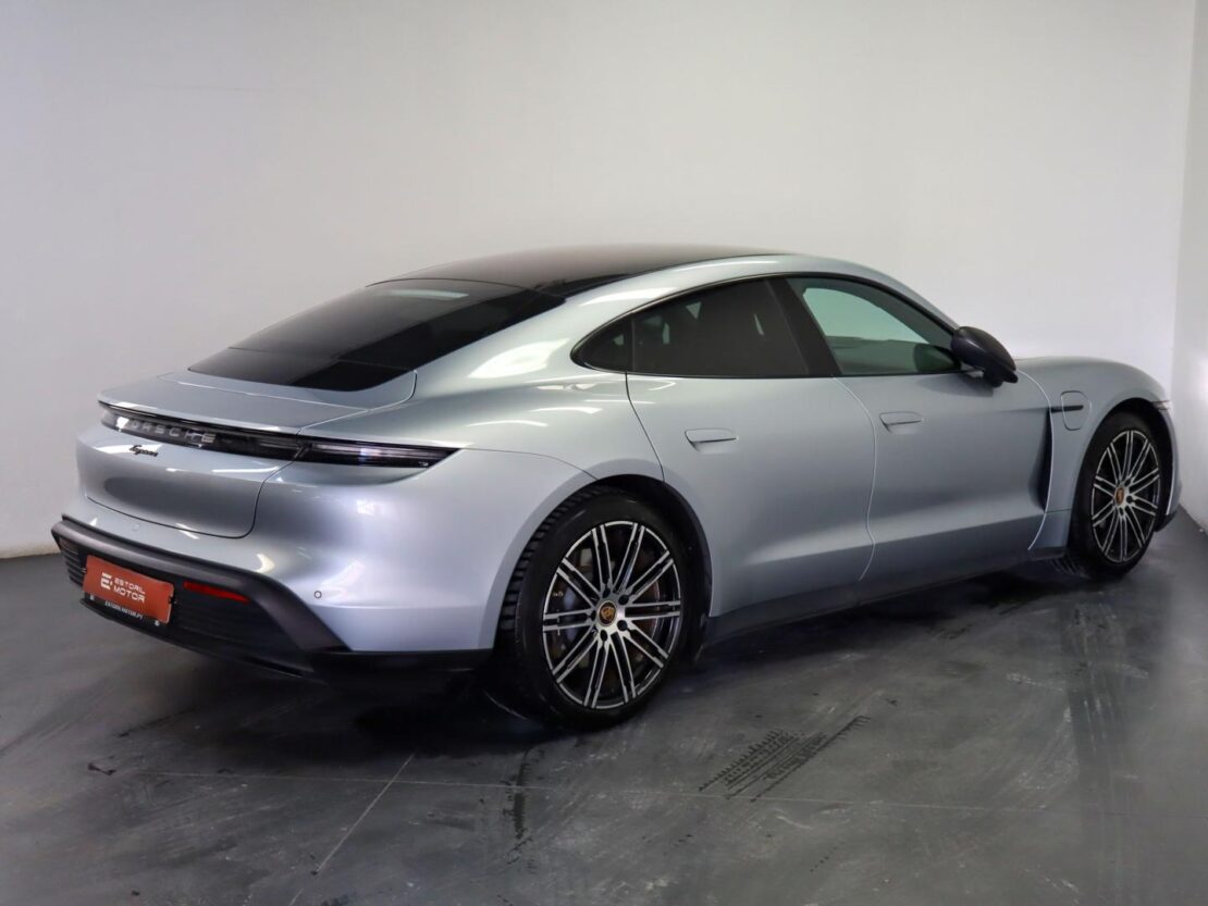 Porsche Taycan Standard 3