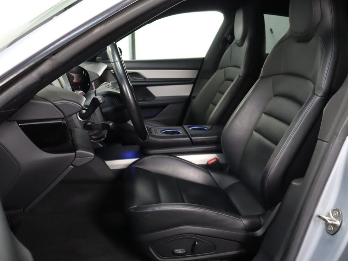 Porsche Taycan Standard 9