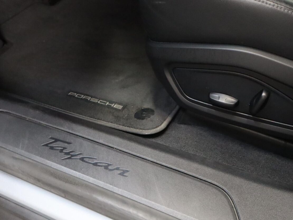 Porsche Taycan Standard 10