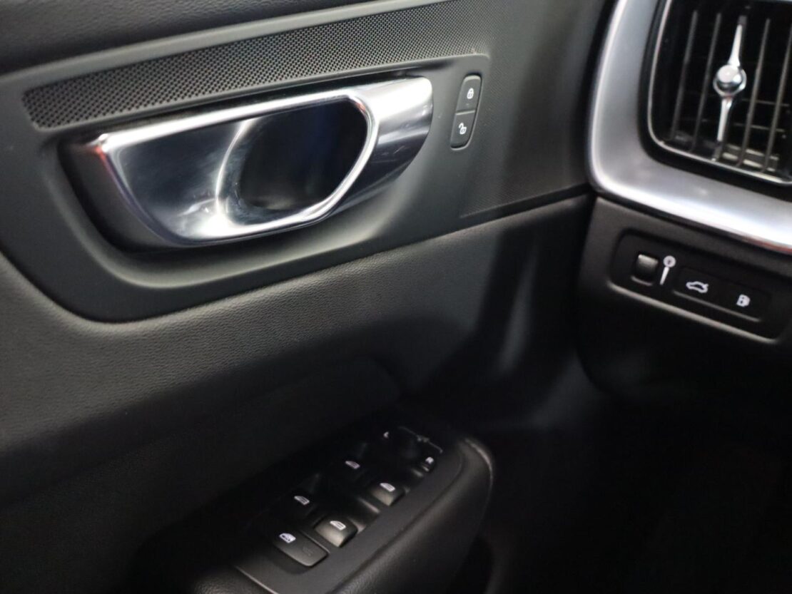 Volvo XC60 2.0 T6 PHEV Inscription AWD 14
