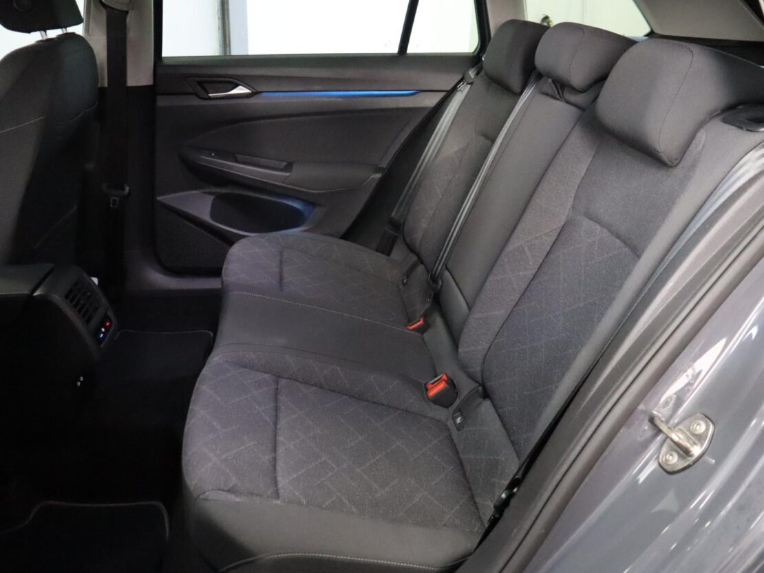 Volkswagen Golf 2.0 TDI Life Variant 8