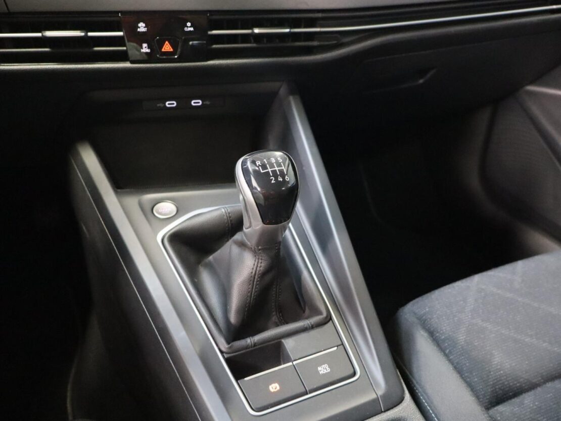 Volkswagen Golf 2.0 TDI Life Variant 18