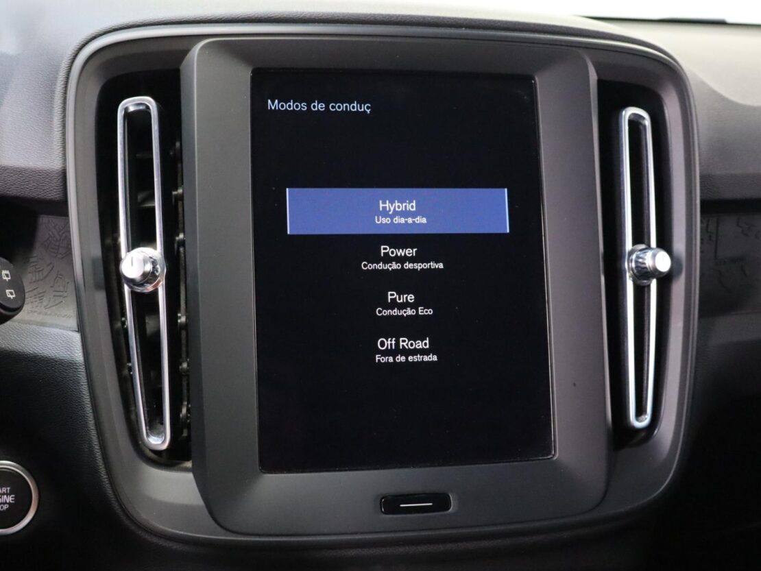 Volvo XC40 1.5 T4 Essential PG HYBRID 17