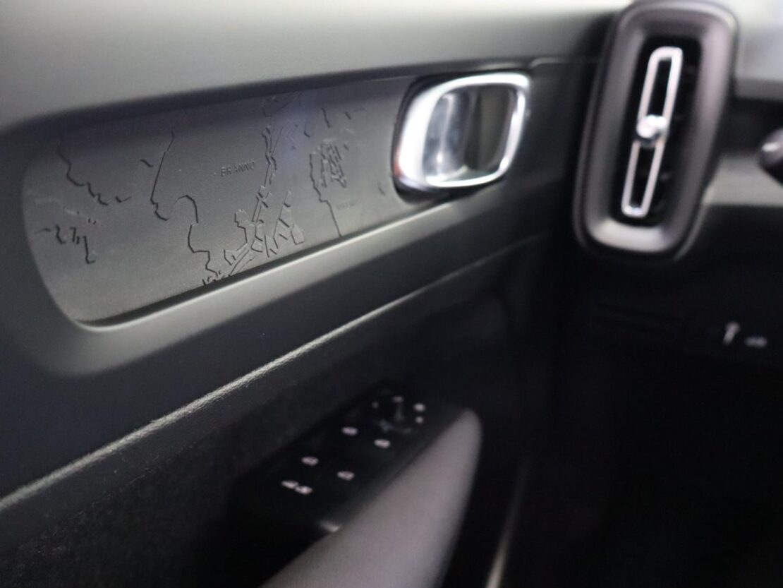 Volvo XC40 1.5 T4 Essential PG HYBRID 12