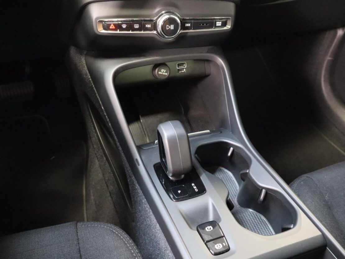 Volvo XC40 1.5 T4 Essential PG HYBRID 18
