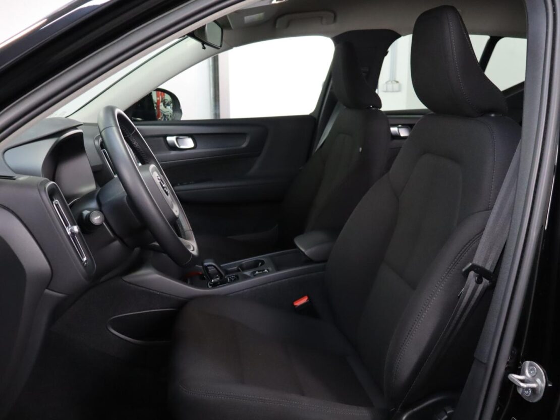 Volvo XC40 1.5 T4 Essential PG HYBRID 8