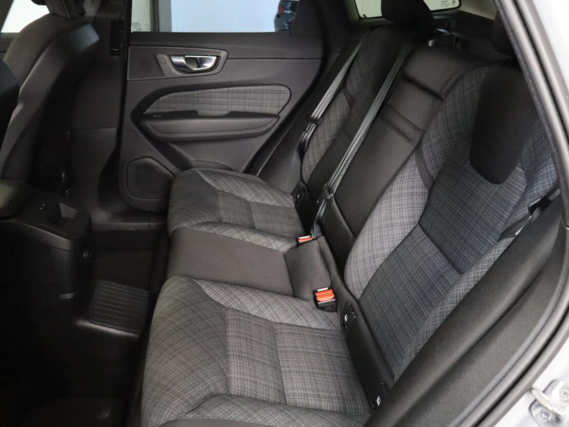Volvo XC60 2.0 T6 PHEV Core AWD 11
